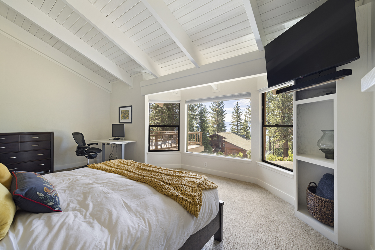 Bedroom 5 – Cal king with lake view