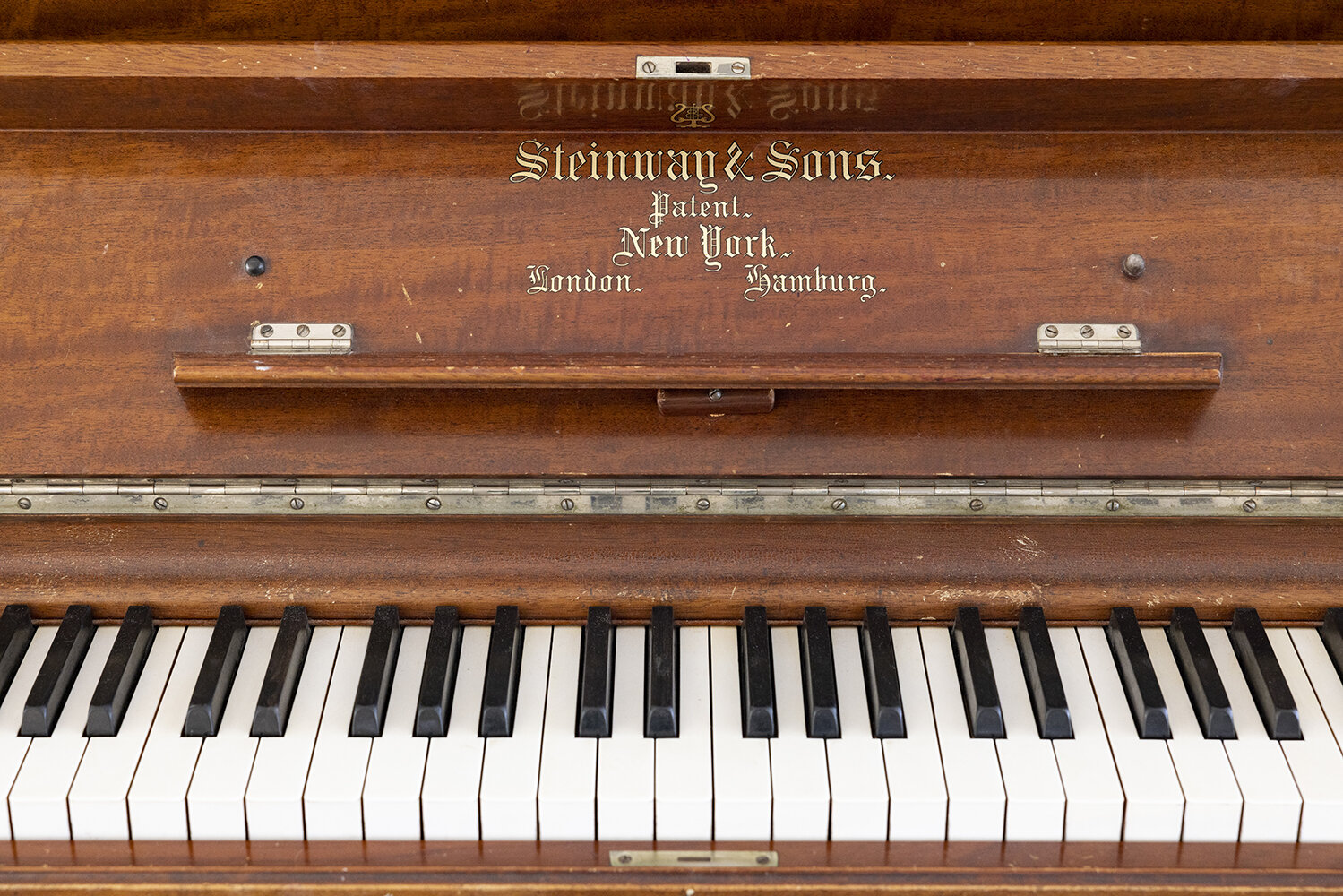 Keys of the 1908 Steinway upright piano at Kinpine House
